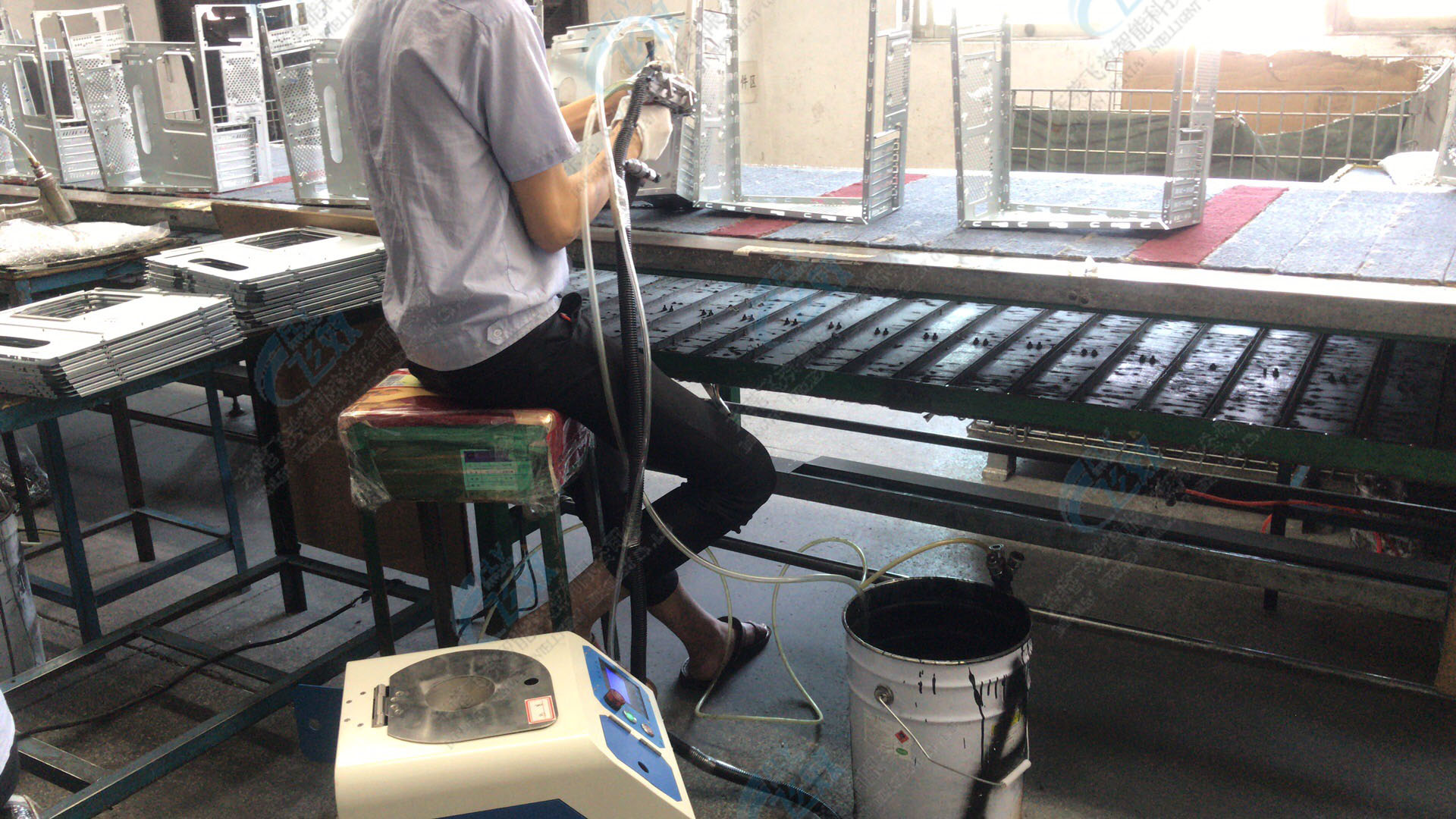 自動上料鉚釘機(jī) 自動拉釘機(jī) 自動拉鉚機(jī).jpg