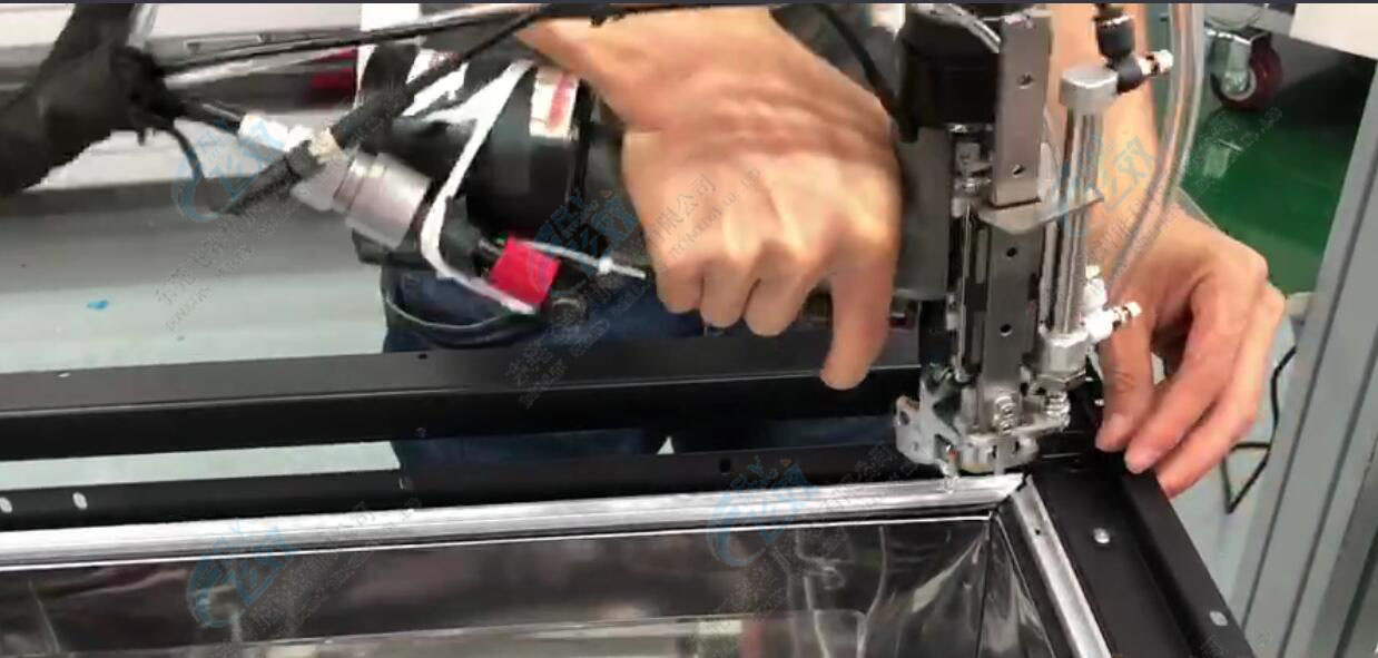 自動上料鉚釘機(jī)安裝方式.jpg