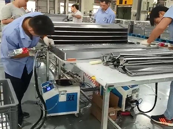 立達信燈罩底板鉚接案例