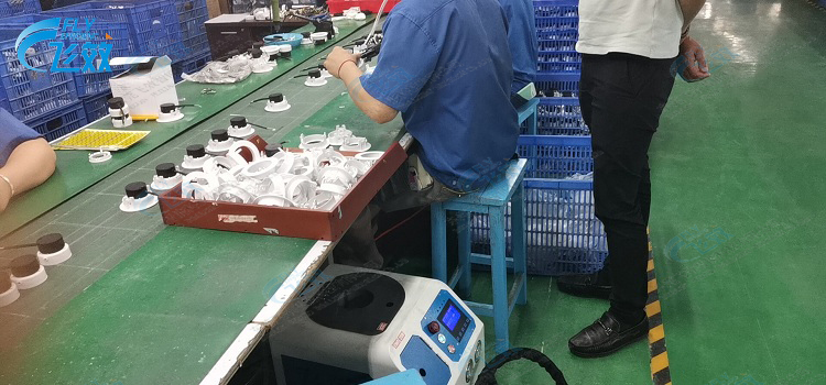 全新自動拉鉚機與傳統(tǒng)拉鉚槍相比，有什么差異呢？
